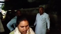 Lucknow: पति को गालियां पड़ते देख गुस्साई पत्नी ने BJP नेता अतुल दीक्षित को पीटा
