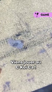 Devine ce qu’on te montre au microscope ! Go dans les commentaires pour donner ta réponse, indice : tu l’utilises tous les jours sans la voir
