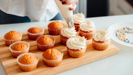 The Difference Between Frosting, Icing, and Glaze