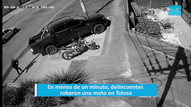 En menos de un minuto, delincuentes robaron una moto en Tolosa