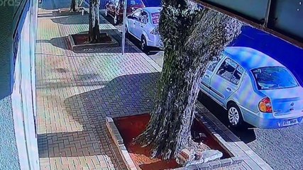 Imagens mostram momento em que Gol é furtado no Centro