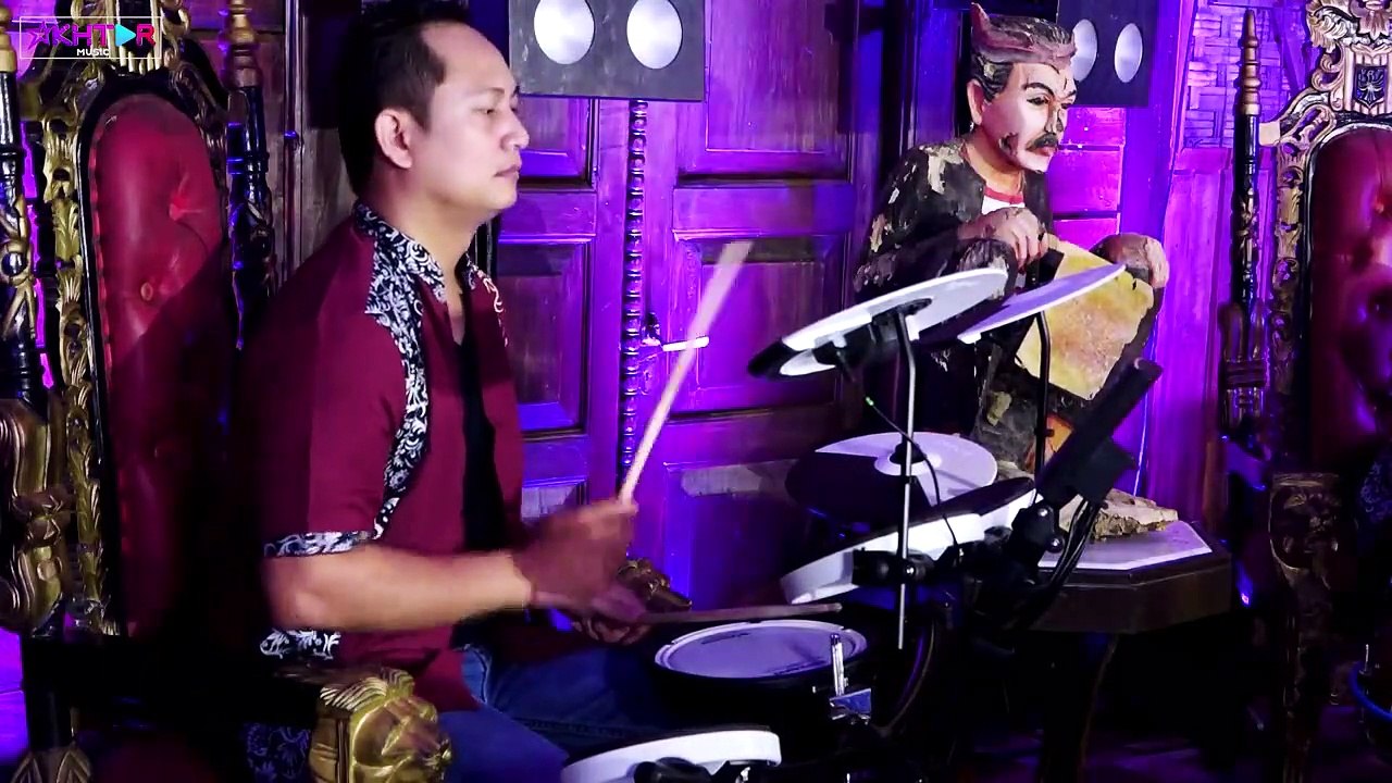 AKHIR SEBUAH CERITA  ( Akustik Dangdut )  _  Denik Armila  _  The Best Singger Dangdut