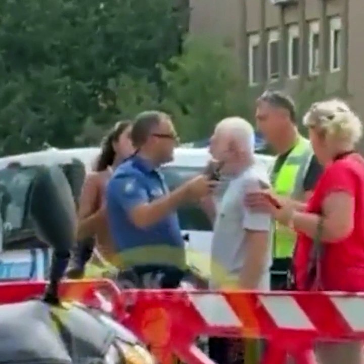 Manken Melisa Aydınalp giydiği kıyafet nedeniyle polise şikayet edildi