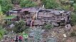 شاهد: حادث دموي.. مقتل 25 شخصًا بعد سقوط حافلة في واد جنوب البيرو
