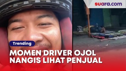 Momen Driver Ojol Nangis Lihat Penjual Raket Tertidur di Pinggir Jalan