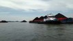 Belasan Kapal Tongkang Batu Bara di Laut Tanjung Batu