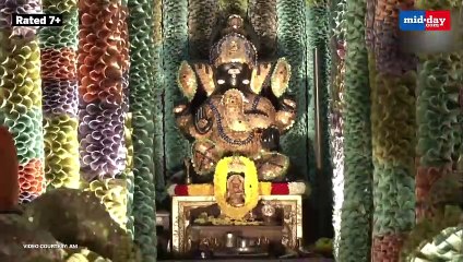 Скачать видео: Ganesh Chaturthi 2023- Bengaluru Temple Decked Up With Currency Worth Lakhs, Devotees Stunned