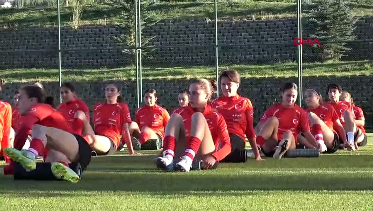 Türkiye U19 Kadın Futbol Milli Takımı Erzurum'da hazırlıklara başladı