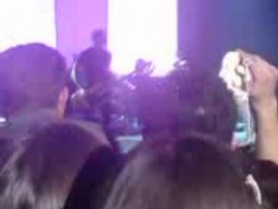 Kelly Clarkson - One Minute