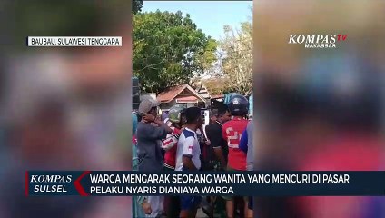 Warga Mengarak Seorang Wanita Yang Mencuri Di Pasar