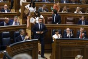 Los diputados de Vox abandonan el hemiciclo del Congreso de los Diputados cuando un diputado del PSOE empieza a hablar en Gallego