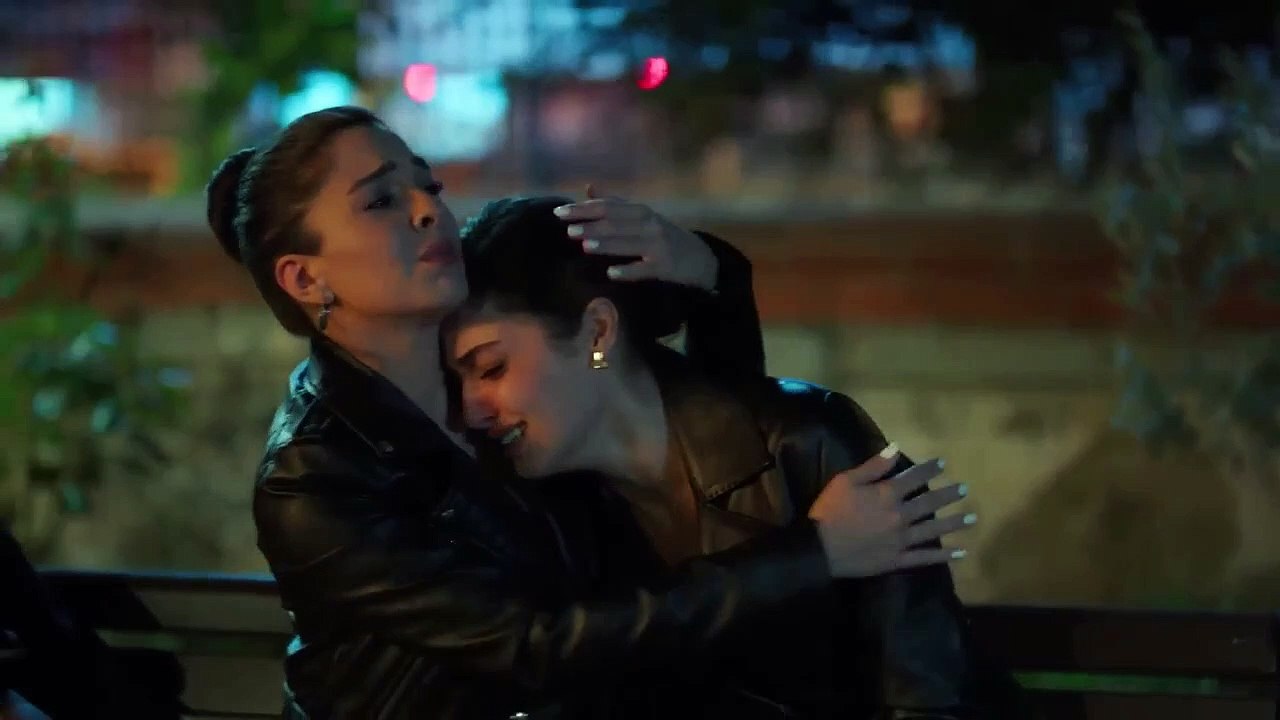 Oyunculuğundan dolayı linç edilen Hande Erçel, ağlama sahnesindeki performansıyla alkış topladı