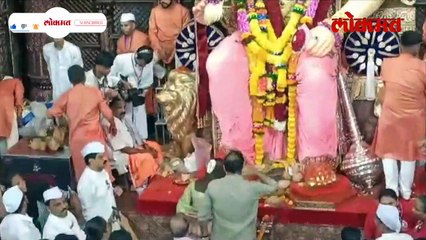 राहुल नार्वेकर सहकुटुंब लालबागच्या राजा चरणी