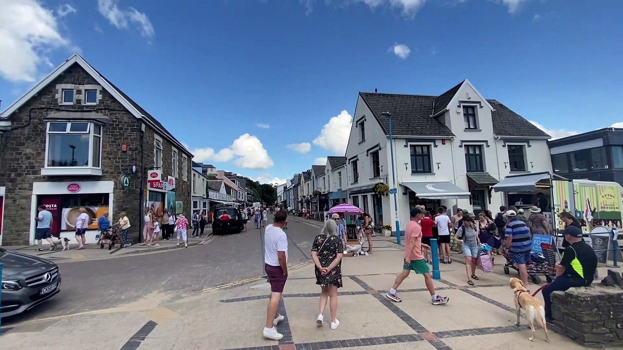 Saundersfoot street scene