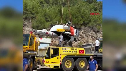 Helikopterin Enkazı Karaya Çıkarıldı
