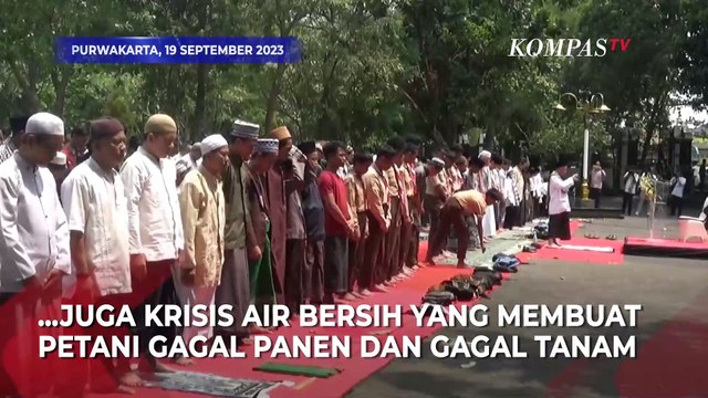 Warga Purwakarta Laksanakan Salat Istisqa Meminta Hujan