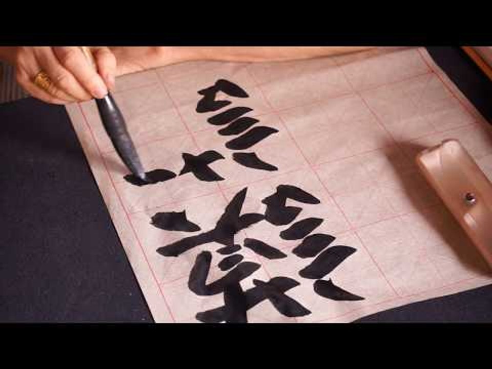 Temple of Literature Calligrapher In Hanoi / Thư pháp