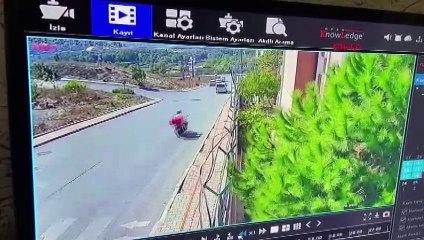 İstanbul'da İETT otobüsü devrildi! Yaralıların olduğu kaza anı kamerada