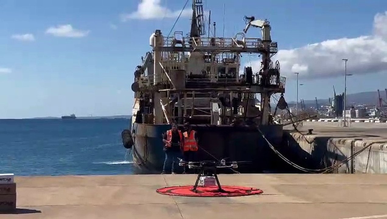 El dron despegando
