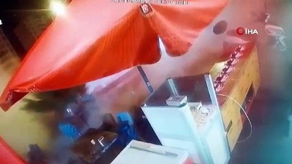 Minibüs pastaneye girdi! O anlar anbean kaydedildi