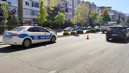 Denizli'de refüjden karşıya geçmek isterken aileye araç çarptı, çocuk hayatını kaybetti