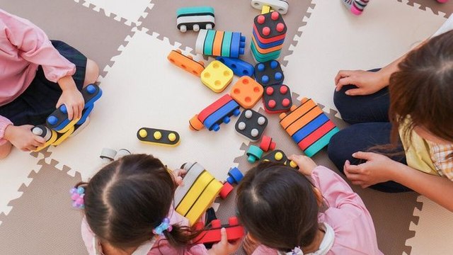 Crèches : enquête sur un scandale français