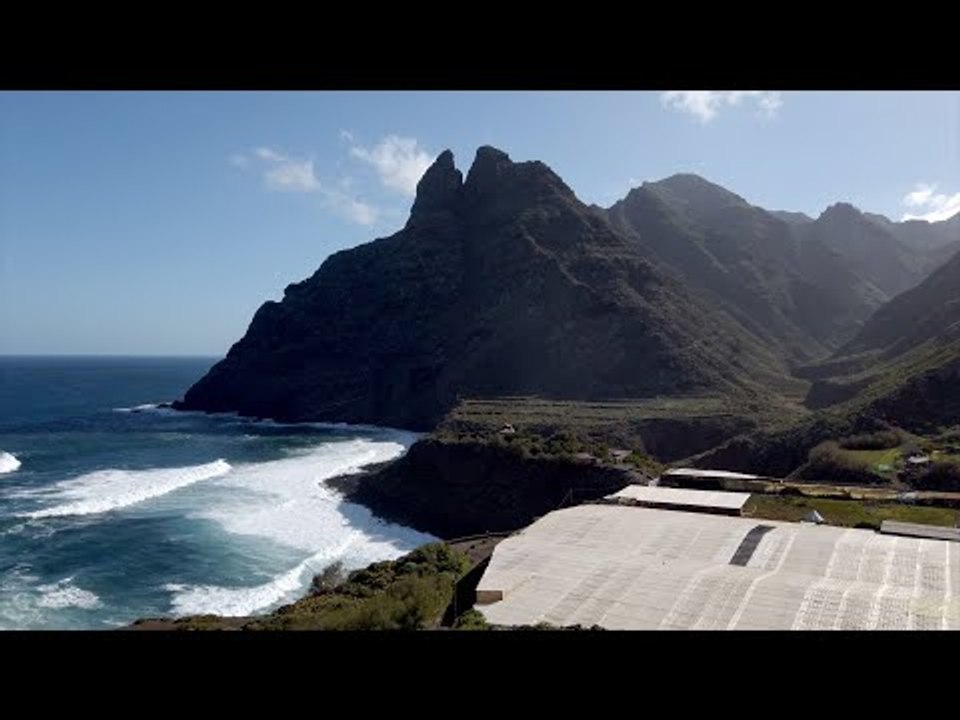 Punto del Hidalgo - Beautiful Mountains, Rough Sea And Street Art! Bonus: A dash of eerie atmosphere