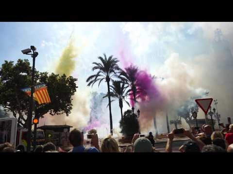 Mascleta Nou d'Octubre - Pyrotechnicians Zarzoso  - Daytime Fireworks - Valencia, Spain