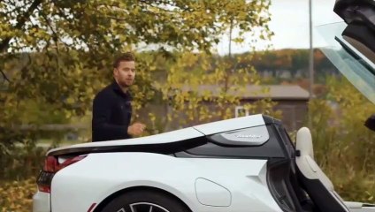 Comment monter dans une BMW-i8... sans se casser la tête