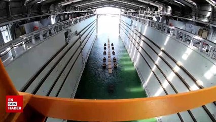 TCG BATIRAY denizaltısı havuza indirildi