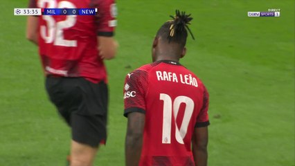 Ligue des Champions : Leão se balade dans toute la défense de Newcastle avant de complètement se rater !