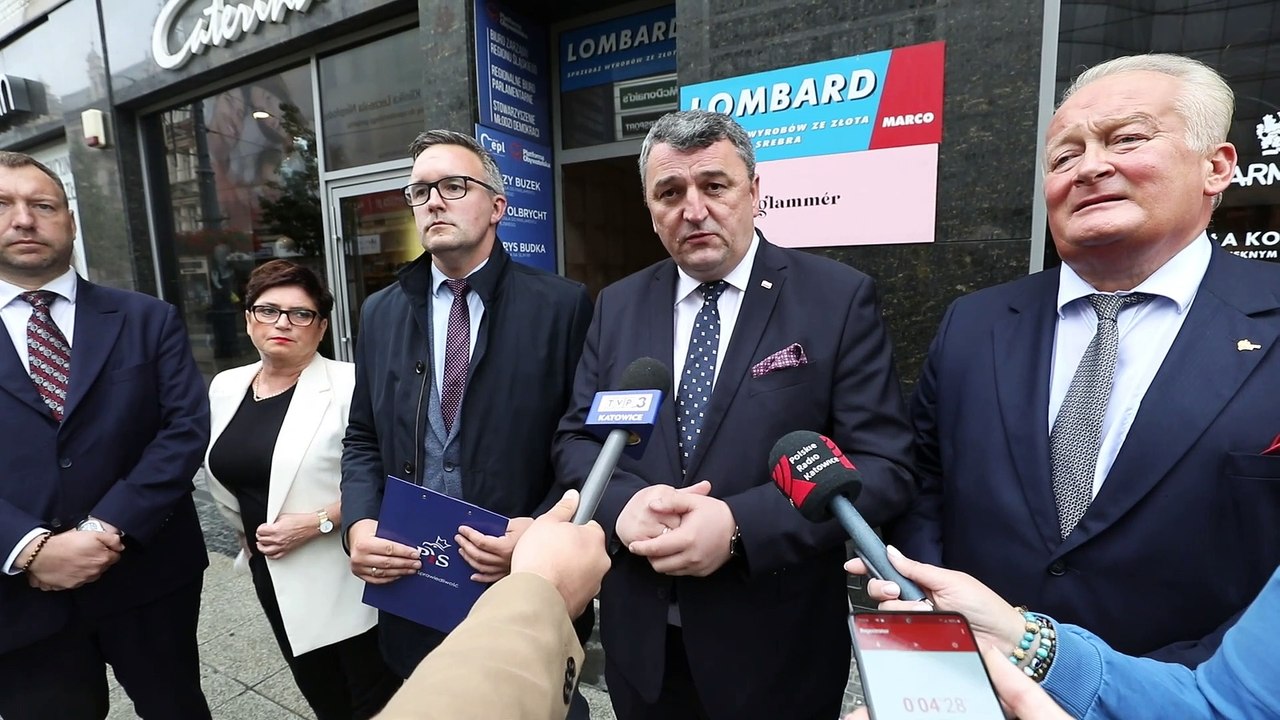 Dziennik Zachodni / Katowice Brifing Pis Pod Biurem Po / Arkadiusz Gola