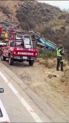 TRIPLE COLISIÓN ENTRE TRÁILER, AUTO Y BUS CARRETERA COCHABAMBA-ANTA CRUZ