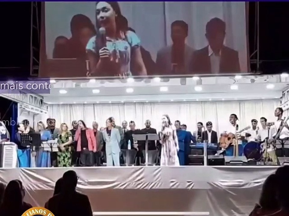 Vitória Souza abandona o púlpito após discutir com pastor