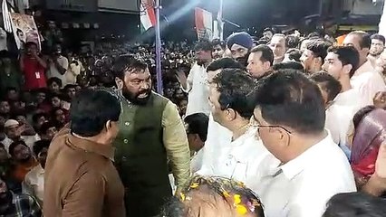 Download Video: Congressmen clashed with each other on the stage of Jan Akrosh Yatra in Burhanpur