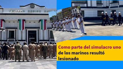 Como parte del simulacro uno de los marinos resultó lesionado
