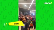 Torcedores do Flamengo protestam contra Marcos Braz em shopping do Rio