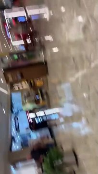 Vice-presidente de futebol do Flamengo, Marcos Braz é cobrado por torcedores rubro-negros em shopping na Barra da Tijuca