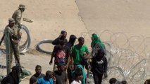 Autoridades desalojan campamento de migrantes en la frontera de México con EE.UU.