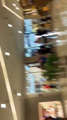 Marcos Braz deixa shopping em meio a confusão e xingamentos