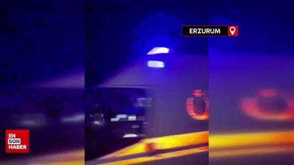 Erzurum'da yolcu otobüsü traktöre çarptı