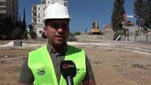 Adana'da ağır hasarlı binaların yıkımı sürüyor