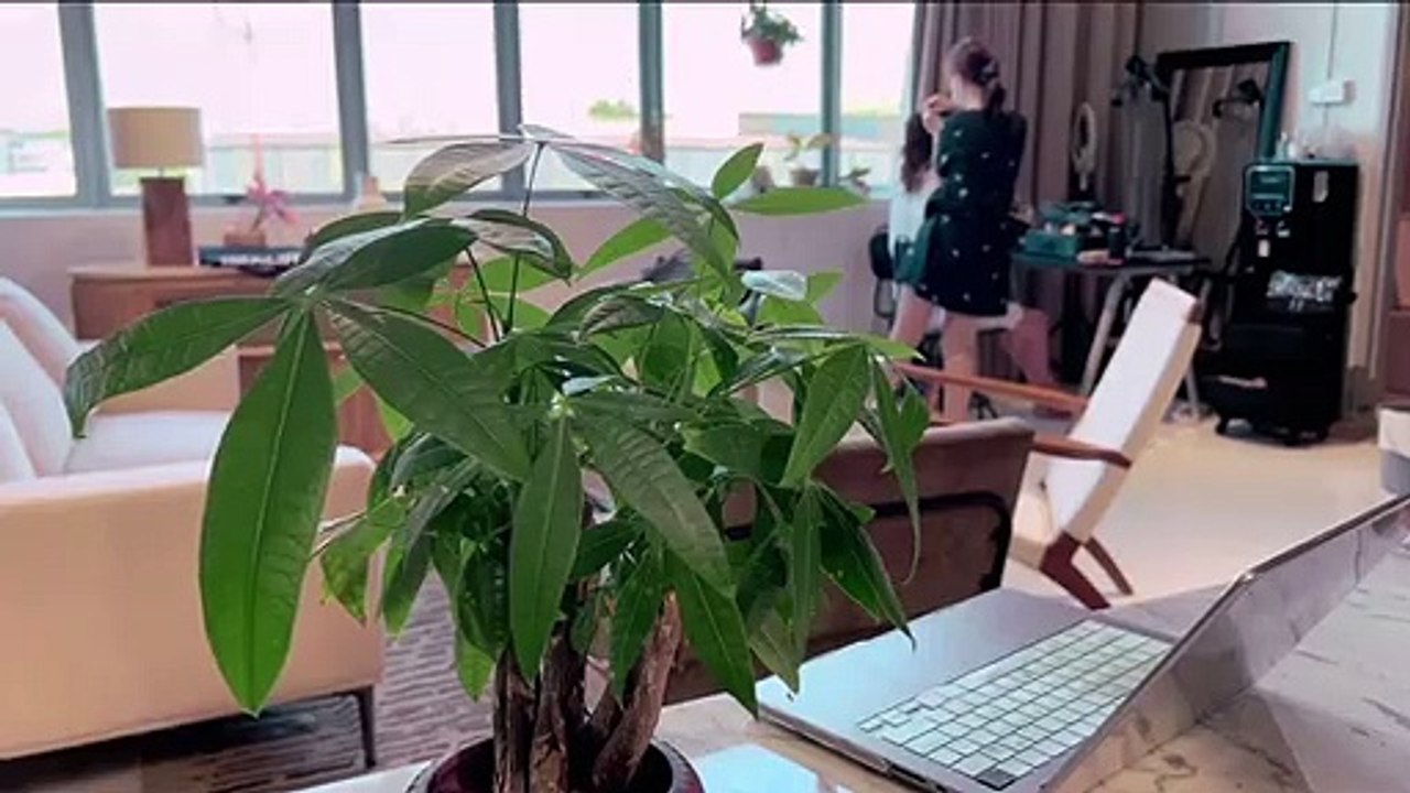 Lovemère - Holiday Campaign Behind The Scenes