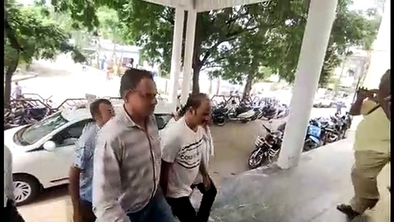 सतना : घूस लेते रंगे हाथ पकड़ा गया सरपंच