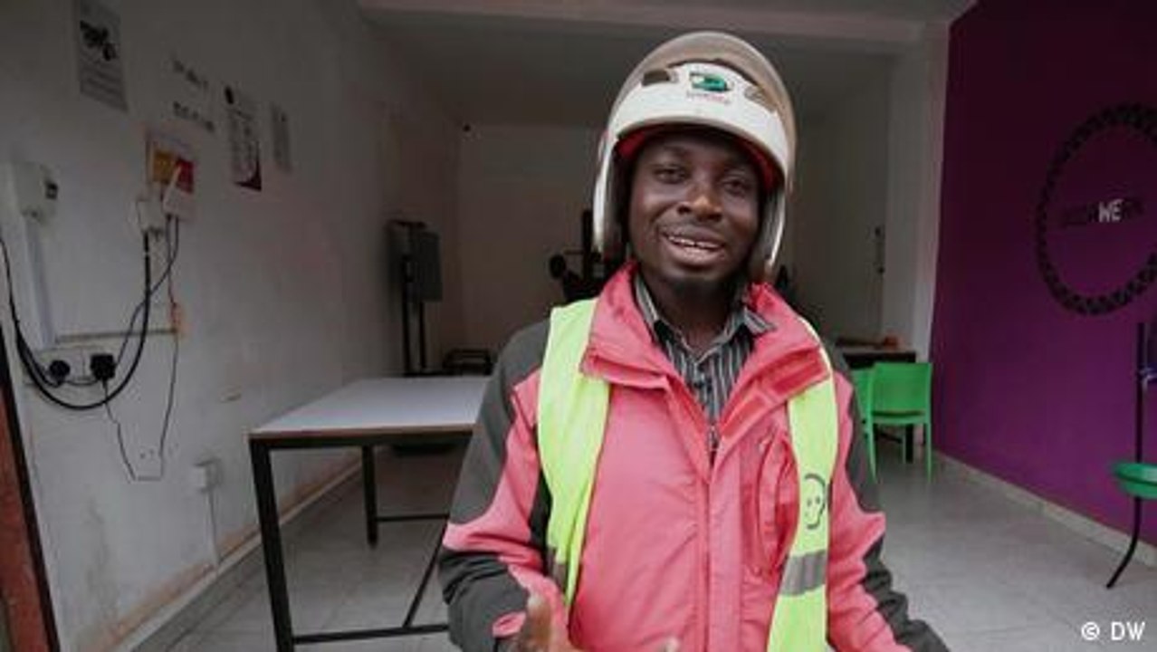 Umgerüstet: E-Motorräder als Taxis in Uganda