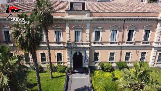 Motta Sant'Anastasia, furto ed estorsione al datore di lavoro: arresto e denuncia