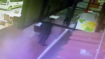 Adana'da Kiracıyla Tartışan Dükkan Sahibine Silahlı Saldırı