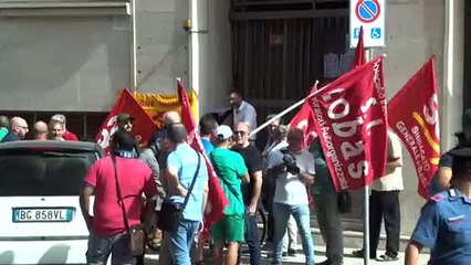 Reddito di Cittadinanza: Sit-in di Protesta davanti all'INPS con una Trentina di Partecipanti ✊