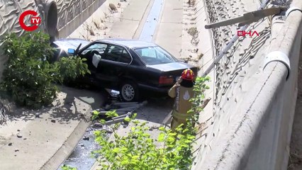 Sultanbeyli'de 17 yaşındaki sürücü otomobiliyle su kanalına uçtu