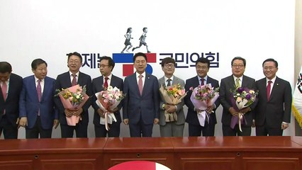 與, 文 정부 국세청장·野 출신 단체장 등 5명 영입 / YTN